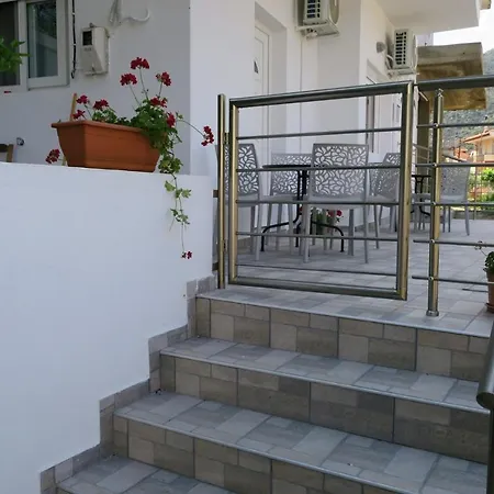 Toula' S Village Apartment
