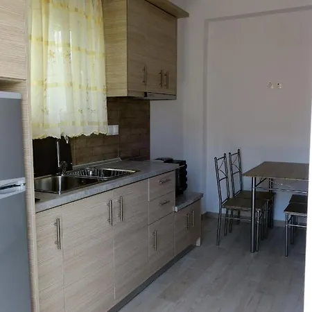 Toula' S Village Apartment